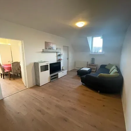 Ruhige Gemutliche 2 Zi Whg Kernsaniert